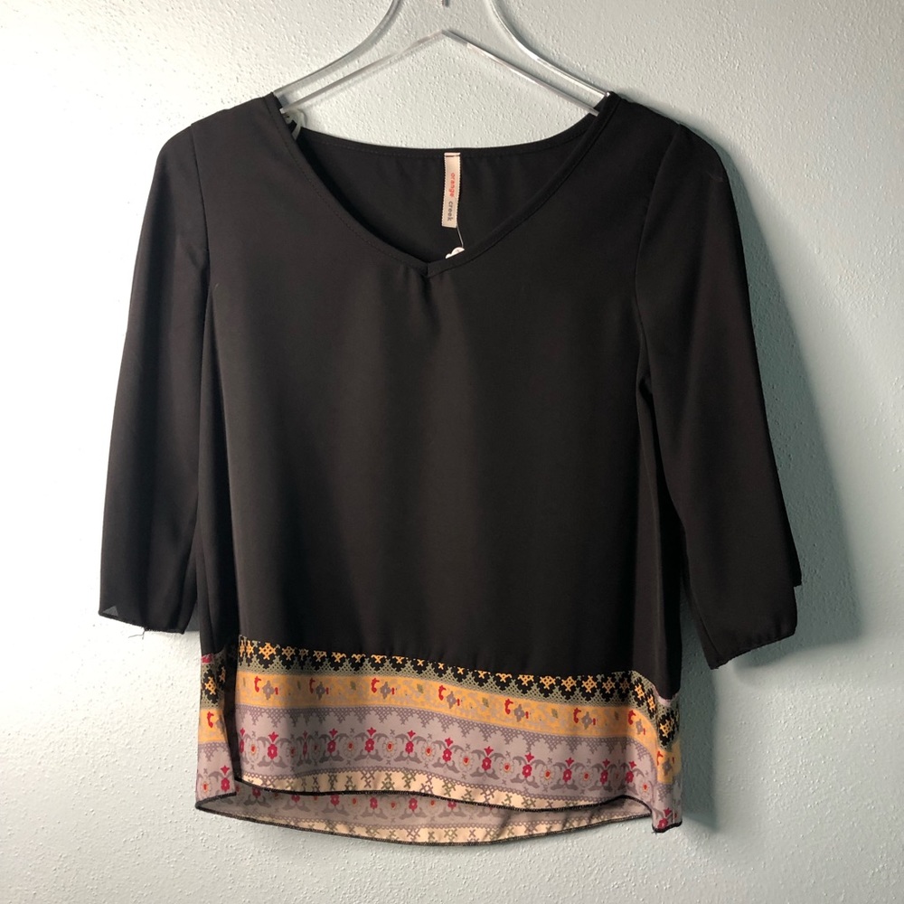🌸 Boutique | black top with colored trim